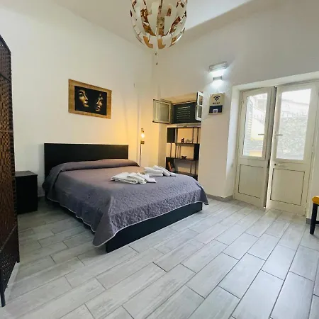 Holiday home Leo's *